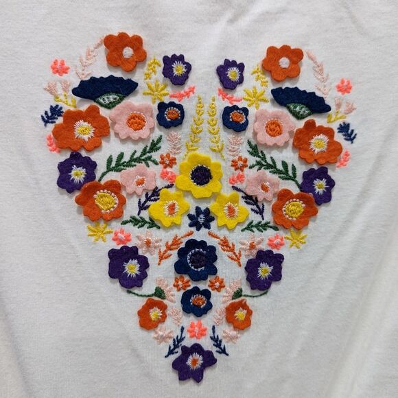 Mini Boden White Floral Flower Heart Embroidered Applique T-shirt Girls 3T 4T - Picture 2 of 7